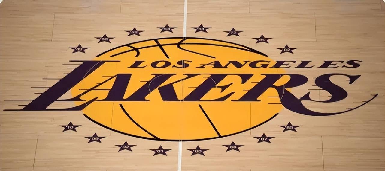 清晨洛杉矶湖人备战亚冠；复出首秀细节曝光；震撼外界；更衣室氛围转暖的简单介绍