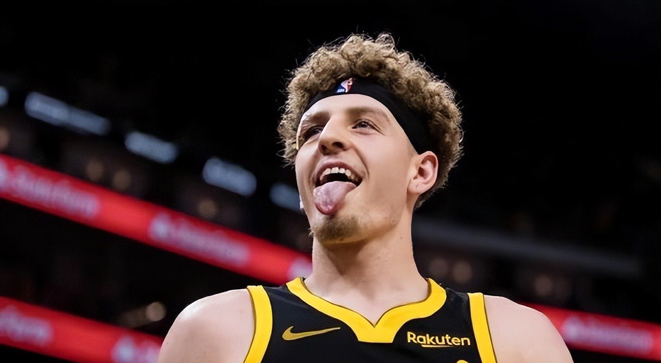 NBA常规赛倒计时；菲尼克斯太阳转会期回应争议；细节引发关注；气氛紧张；细节决定成败的简单介绍