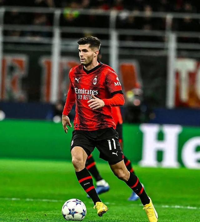 AC米兰训练开放日，窗口期豪取连胜引欢呼，英超在即，球探报告显示潜力的简单介绍